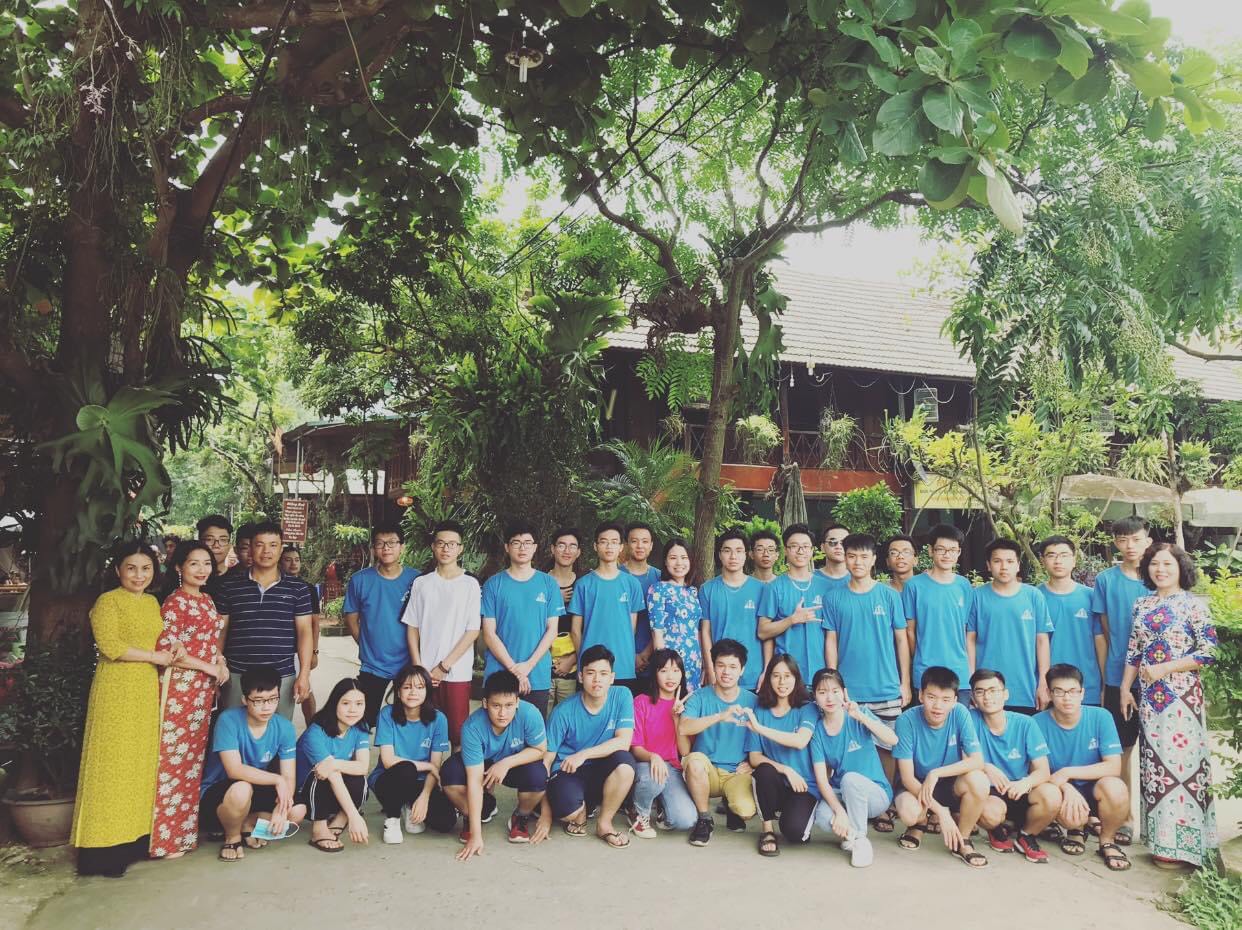 Du lịch cùng 12 Tin